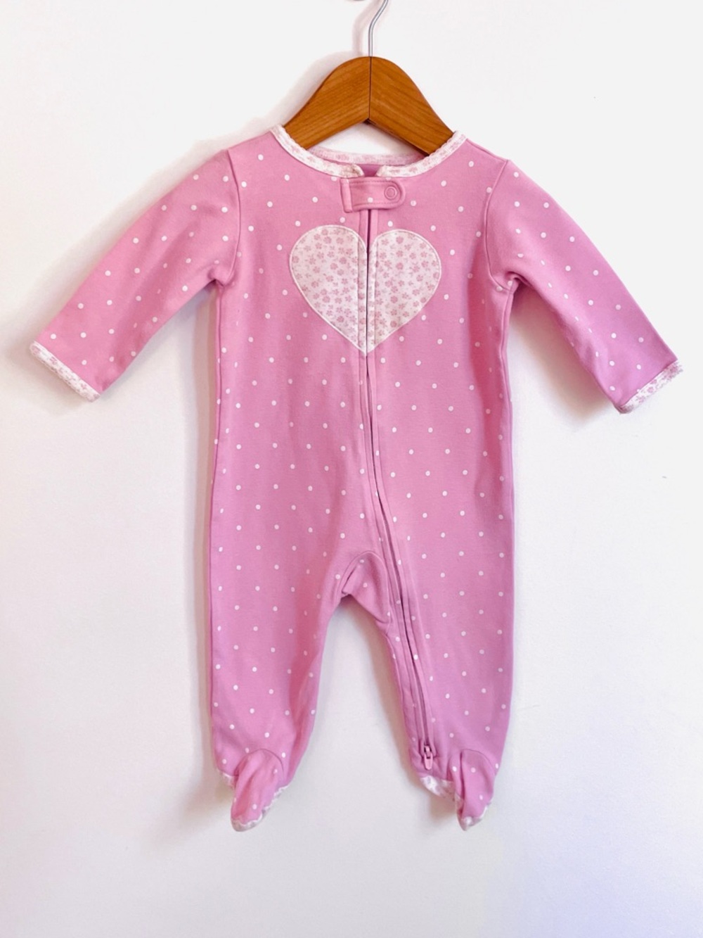 6/$20💥Baby Girl Pink Heart Sleeper / Playsuit, Footed, Floral Soles & Cuffs